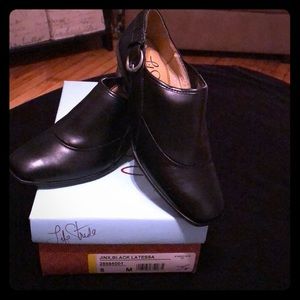 Shoes, Size 5, never worn, with original shoe box